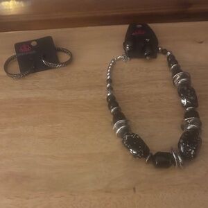 NWT-Paparazzi Black and Silver Beaded Necklace Set